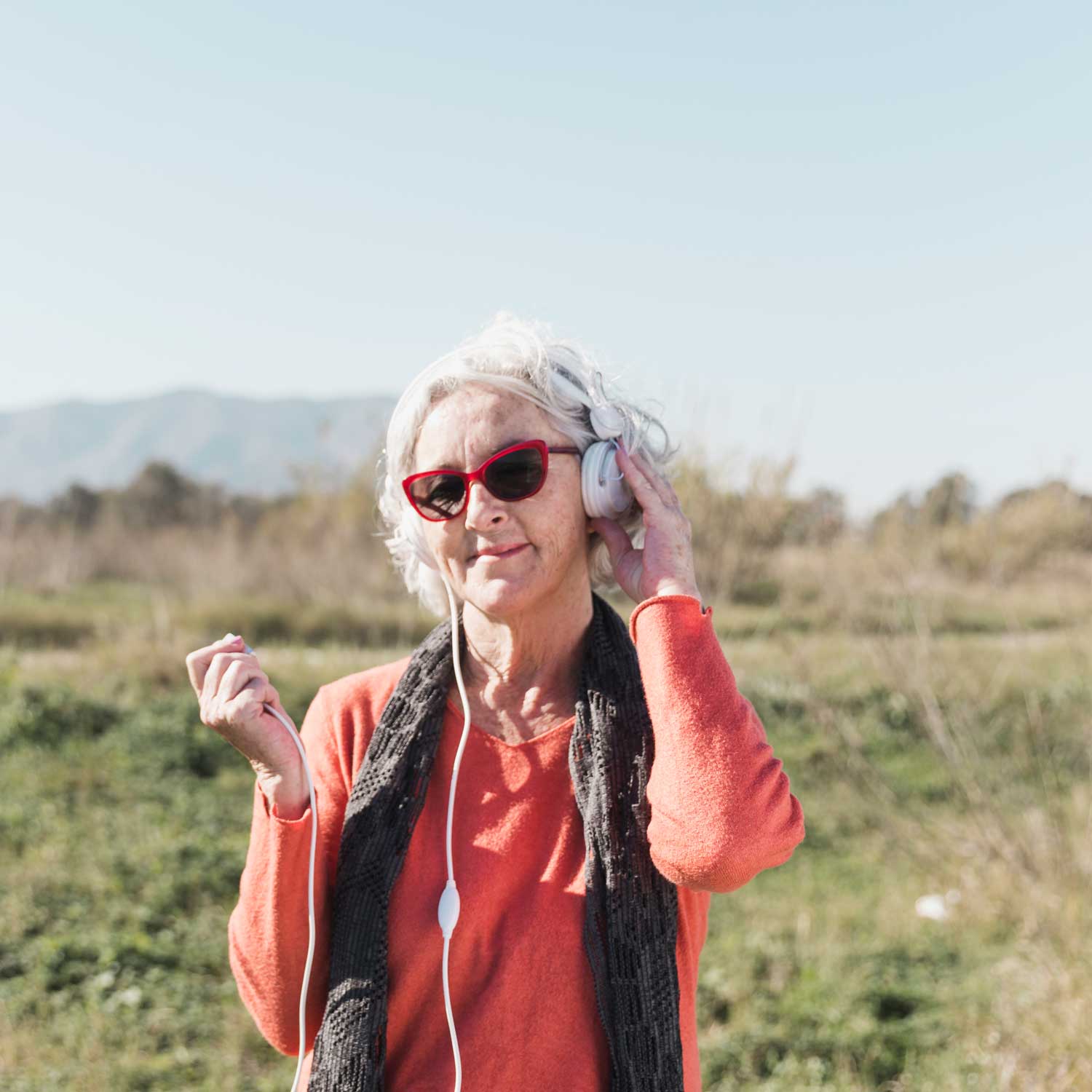 medium-shot-woman-with-headphones-outdoors