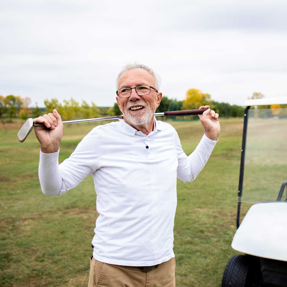portrait-active-senior-man-playing-golf-golf-course-enjoying-free-time-outdoors